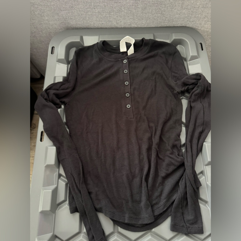 lululemon athletica Black hold tight long sleeve henley